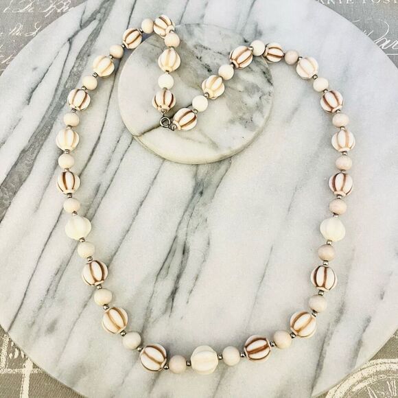 Vintage 1970s Beaded Necklace Off White Beads Single Strand Retro MCM Jewelry - Picture 1 of 7